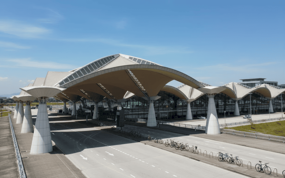 Sảnh b&ecirc;n ngo&agrave;i s&acirc;n bay